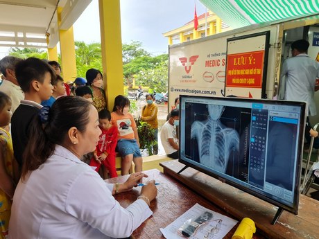 Trong năm 2023, Bệnh viện Phổi tỉnh triển khai khám sàng lọc cho hàng ngàn trẻ là con em đồng bào dân tộc Khmer trên địa bàn tỉnh.