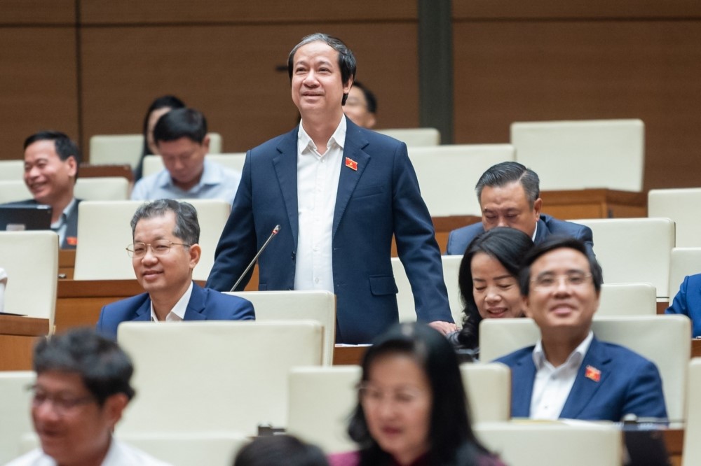 Bộ trưởng Bộ Giáo dục và Đào tạo Nguyễn Kim Sơn trả lời đại biểu Quốc hội