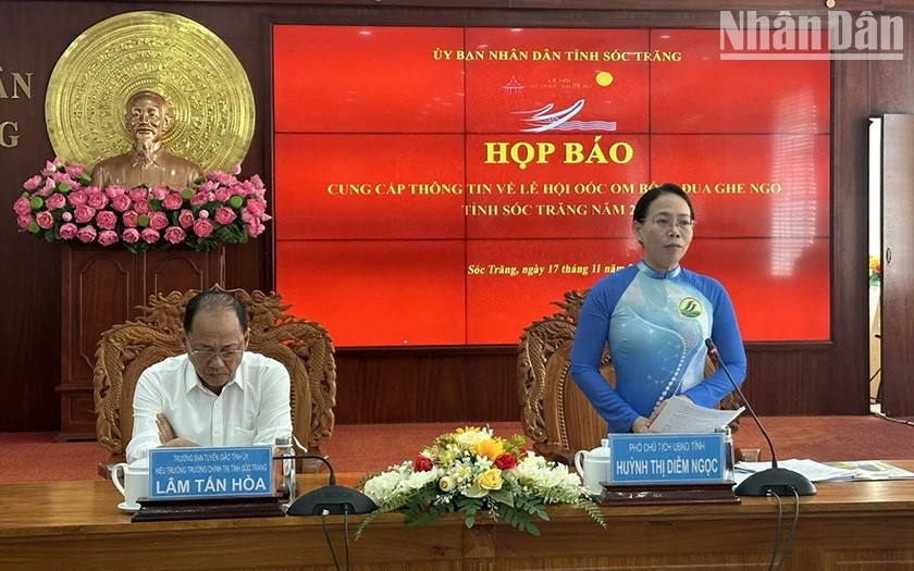 Trưởng Ban Tổ chức lễ hội Huỳnh Thị Diễm Ngọc phát biểu tại cuộc họp báo.