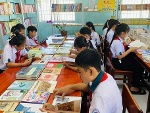 Trao tủ sách Kim Đồng tặng thiếu nhi huyện Mang Thít