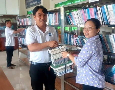 Sách được luân chuyển đến Trường THCS, THPT Thanh Bình.   