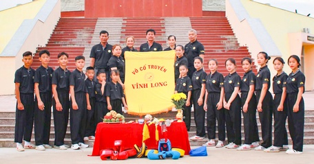 Các thành viên của võ cổ truyền Vĩnh Long tham dự giải đấu.
